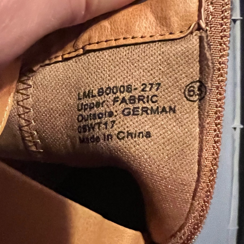 - Not Rated 6.5 Suede Grommet Heeled Ankle Booties! NEW! - Picture 9 of 15